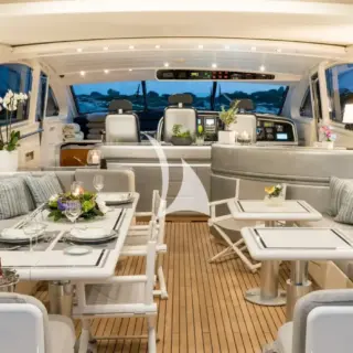 ATRATO - Upper Salon