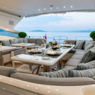 ATRATO - Upper Salon