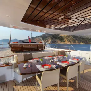 FAVOURITE CHILD - Main aft deck