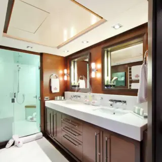FAVOURITE CHILD - Master ensuite