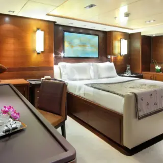 FAVOURITE CHILD - Double guest cabin