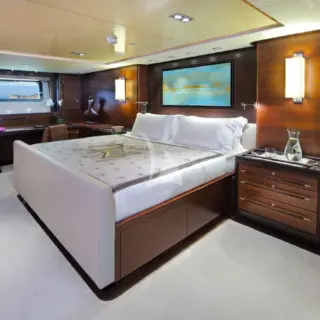FAVOURITE CHILD - Master cabin