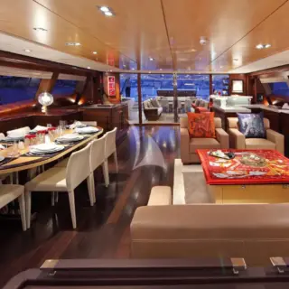 FAVOURITE CHILD - Main salon dining area