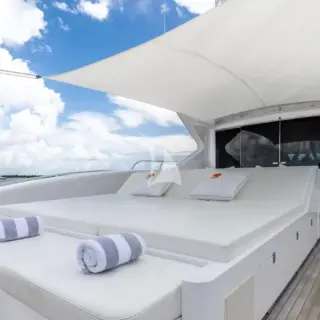 TOTAL - Flybridge Seating Area