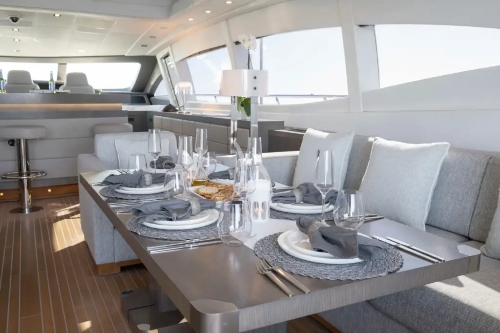 TOTAL - Main Salon Dining