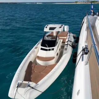 TOTAL - 40' Tender Lomac Gran Turismo
