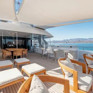 HH NOVERRA - Bridgedeck Looking forward 