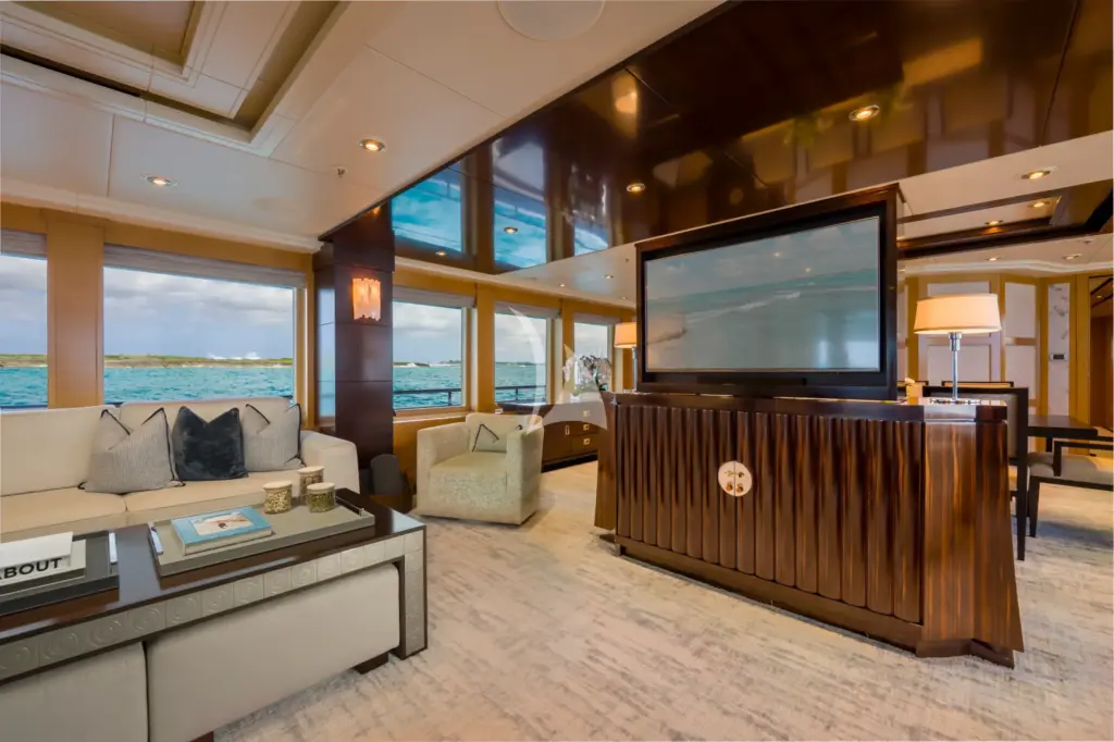 HH NOVERRA - Main Salon TV