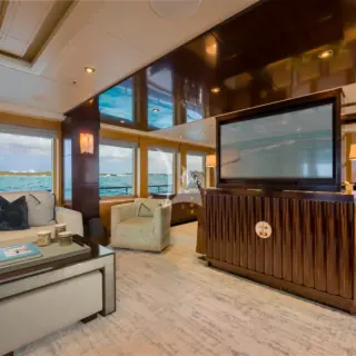 HH NOVERRA - Main Salon TV