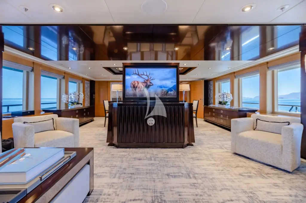 HH NOVERRA - Main Salon Looking Forward 