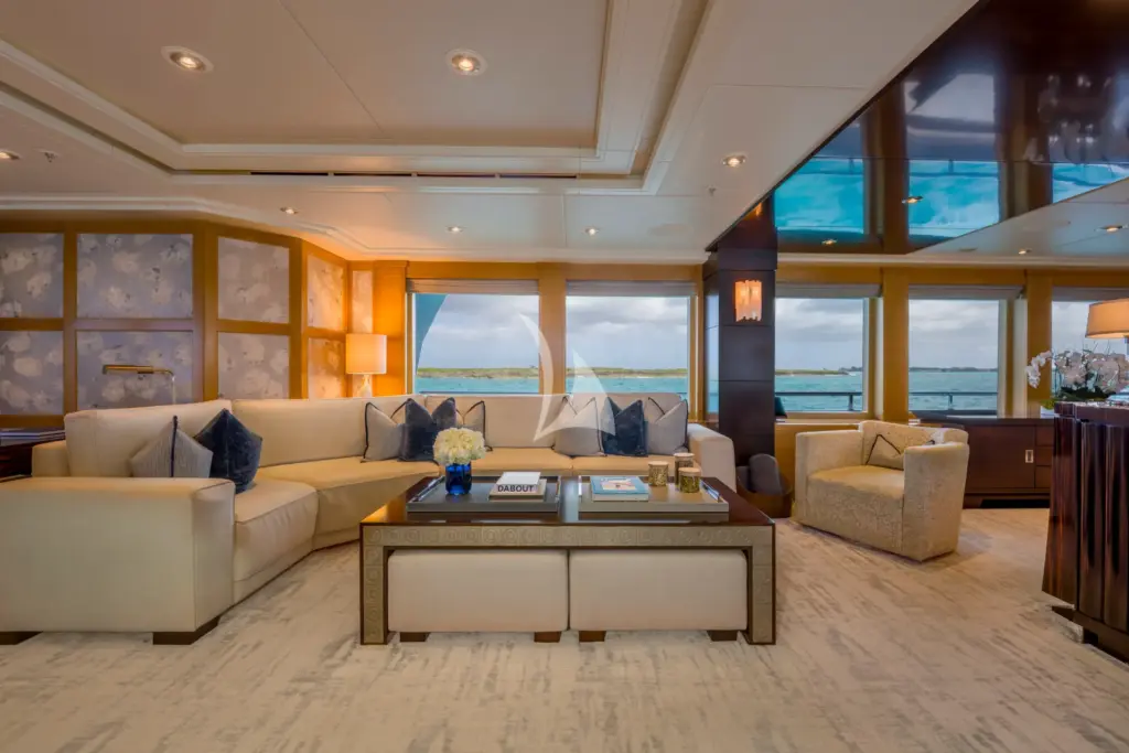 HH NOVERRA - Main Salon to Port