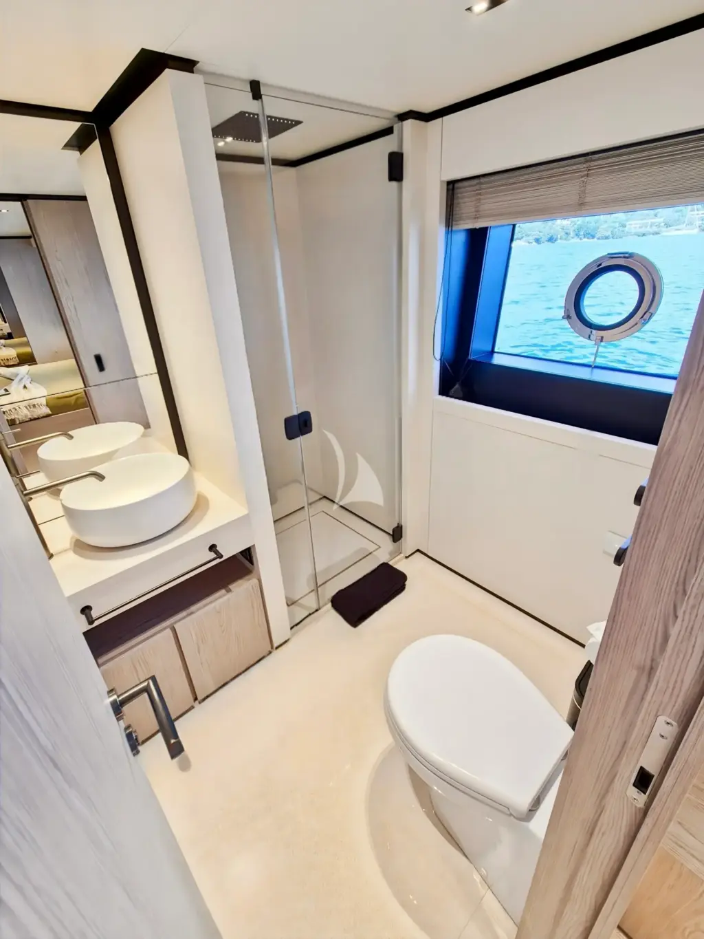 UPSTREAM - VIP BATHROOM