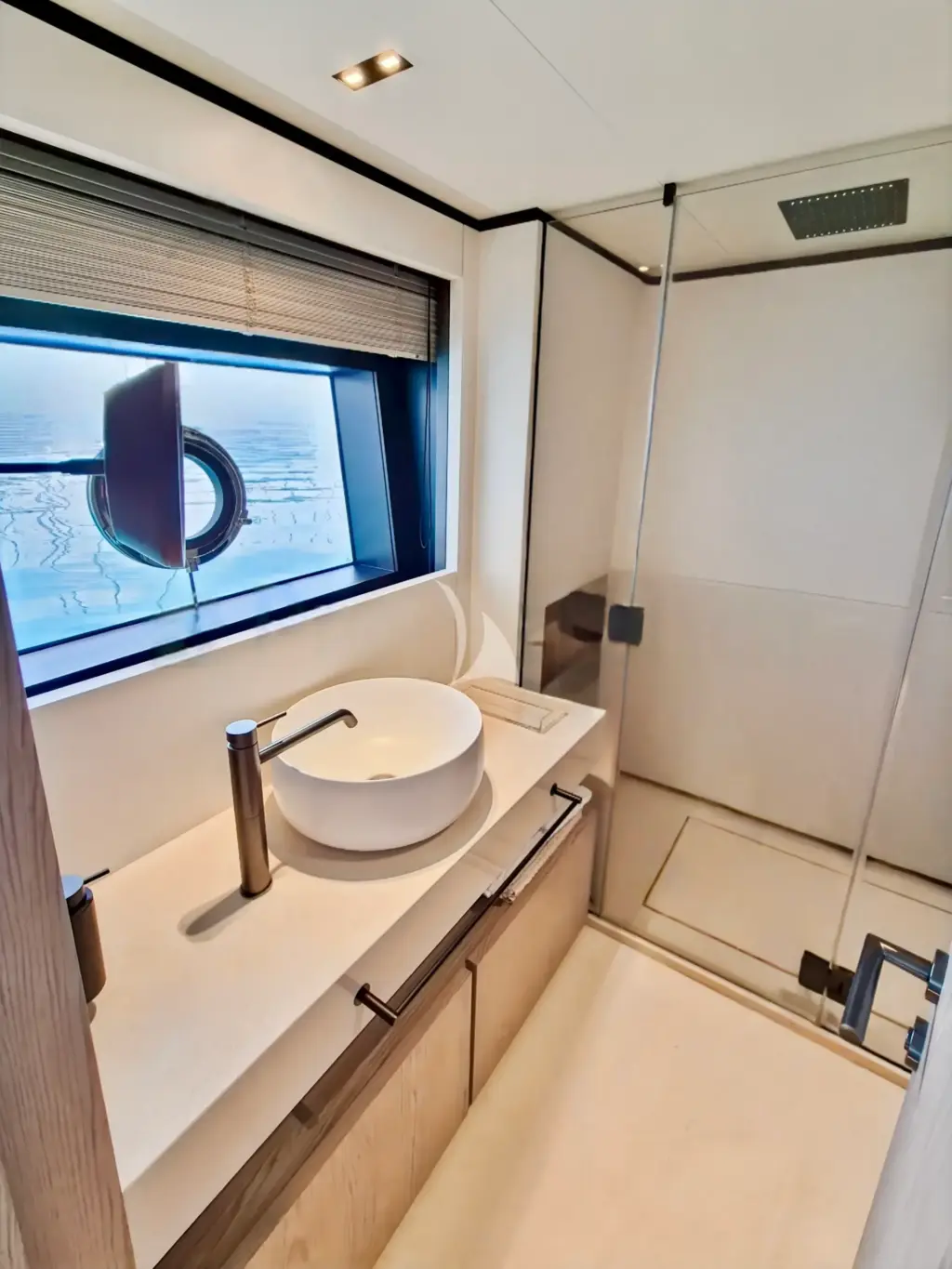 UPSTREAM - VIP BATHROOM