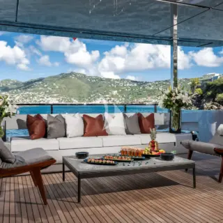 TASTY WAVES - Aft Deck