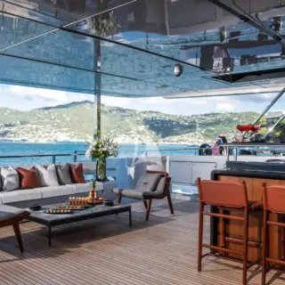TASTY WAVES - Aft Deck