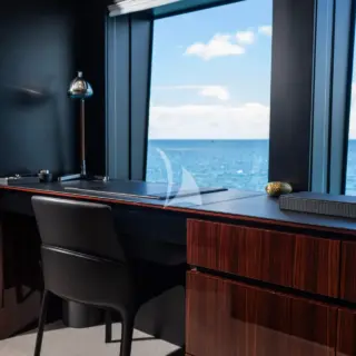 TASTY WAVES - Master Suite Desk