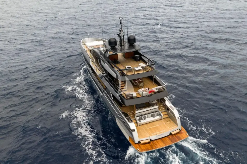 TASTY WAVES - Stern AFT