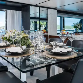 TASTY WAVES - Main Salon Dining