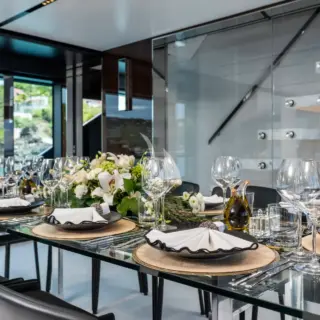TASTY WAVES - Main Salon Dining