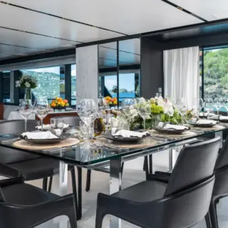 TASTY WAVES - Main Salon Dining