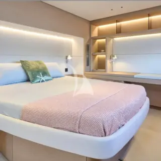 AMAREA - MASTER SUITE WITH DESK AREA