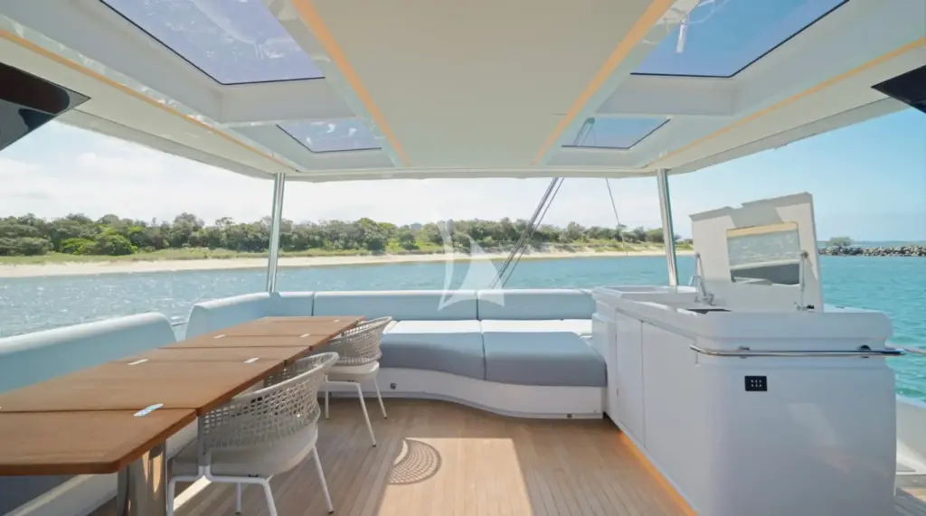 AMAREA - FLY BRIDGE WITH PLANCHA BARBECUE