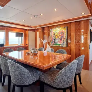 WHITE PEARL I - Interior dining area