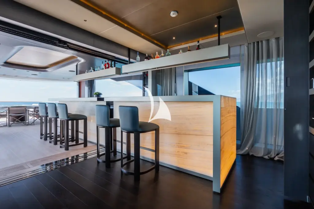 SILVER STAR I - Inside outside bar on upper deck