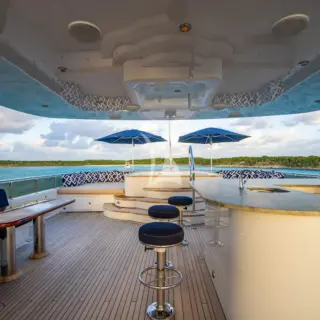 AQUASITION - Flybridge forward with bar