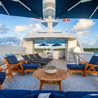 AQUASITION - Flybridge looking forward