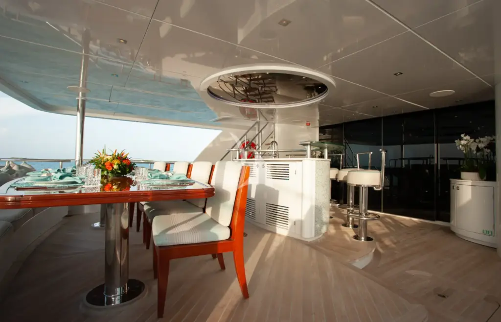 SERENITY - Aft-deck with Bar and Dining