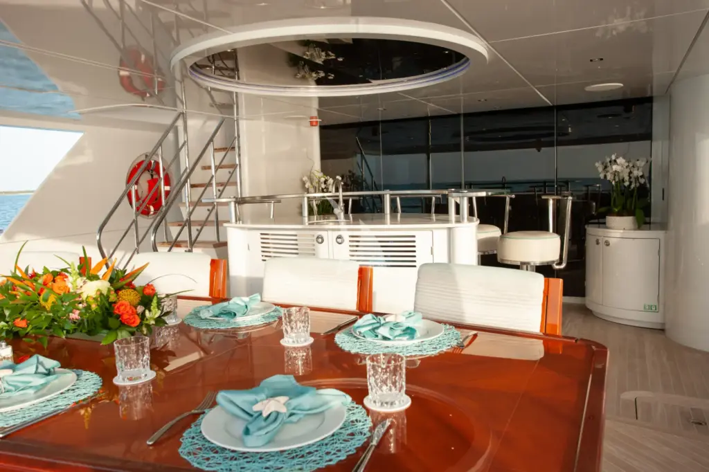 SERENITY - Aft-deck with Bar and Dining
