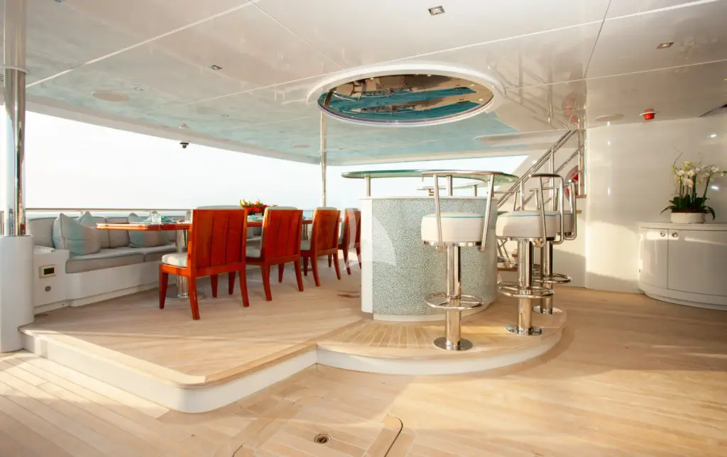 SERENITY - Aft-deck with Bar and Dining