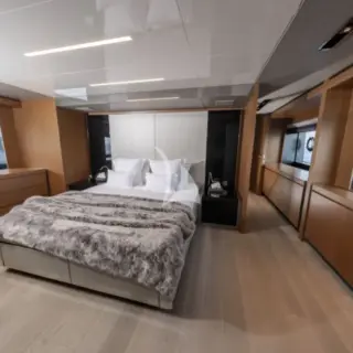 DARK HORSE - Master Cabin