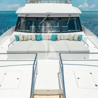 CynderElla - Bow seating area 