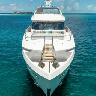 CynderElla - Bow seating area 