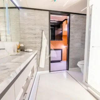 CynderElla - Master ensuite