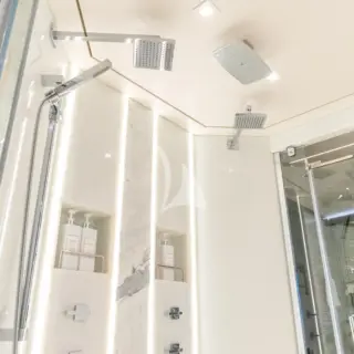 CynderElla - Master ensuite