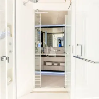 CynderElla - Master ensuite