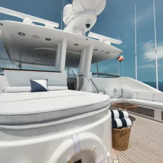 LEGACY - Sundeck Jacuzzi with lounge pad cover