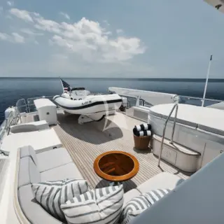 LEGACY - Sundeck aft