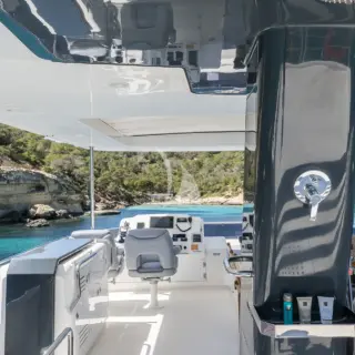 HUMILITAS II - Flybridge Shower