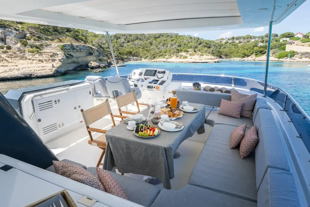 HUMILITAS II - Flybridge Al Fresco Dining 