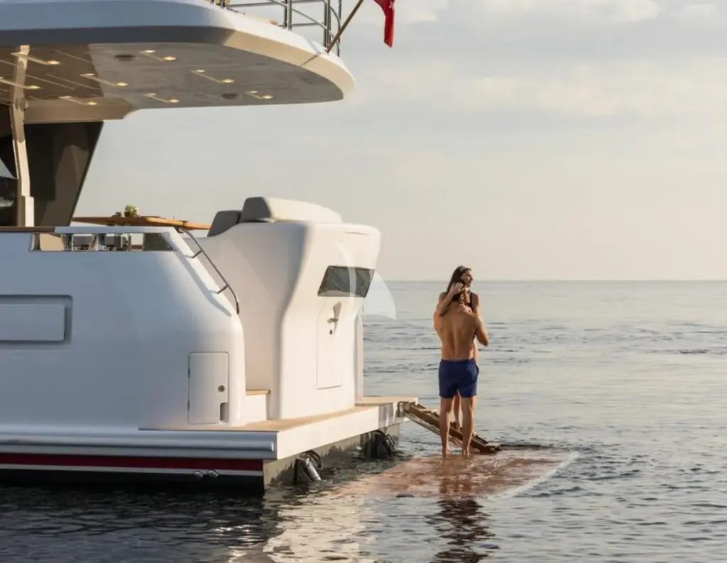 HUMILITAS II - Hydraulic swimming platform