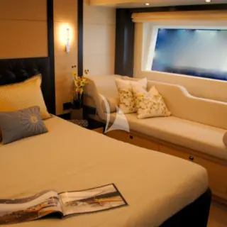 HUMILITAS II - Master bedroom with sofa