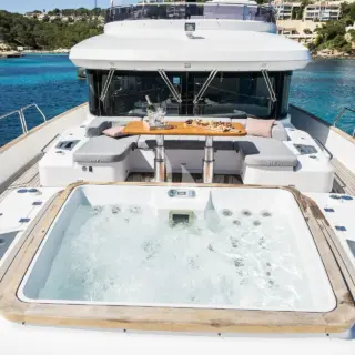 HUMILITAS II - Foredeck Jacuzzi Area