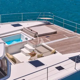 ARIVA - Foredeck with jacuzzi