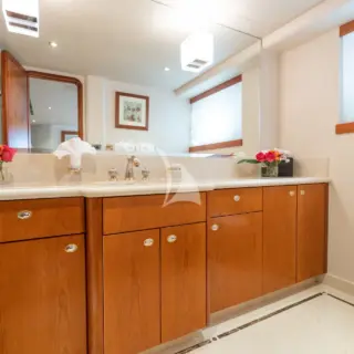 VIP ensuite #2 - AVALINA 130' Westport 2003/2023