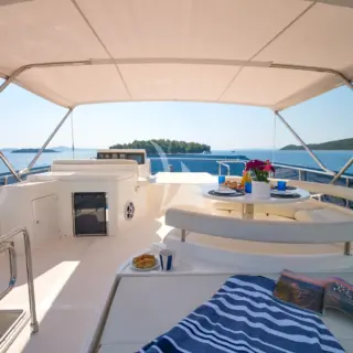 DOMINIQUE - Flybridge