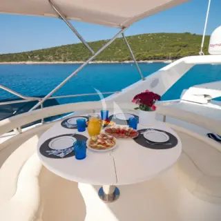 DOMINIQUE - Flybridge